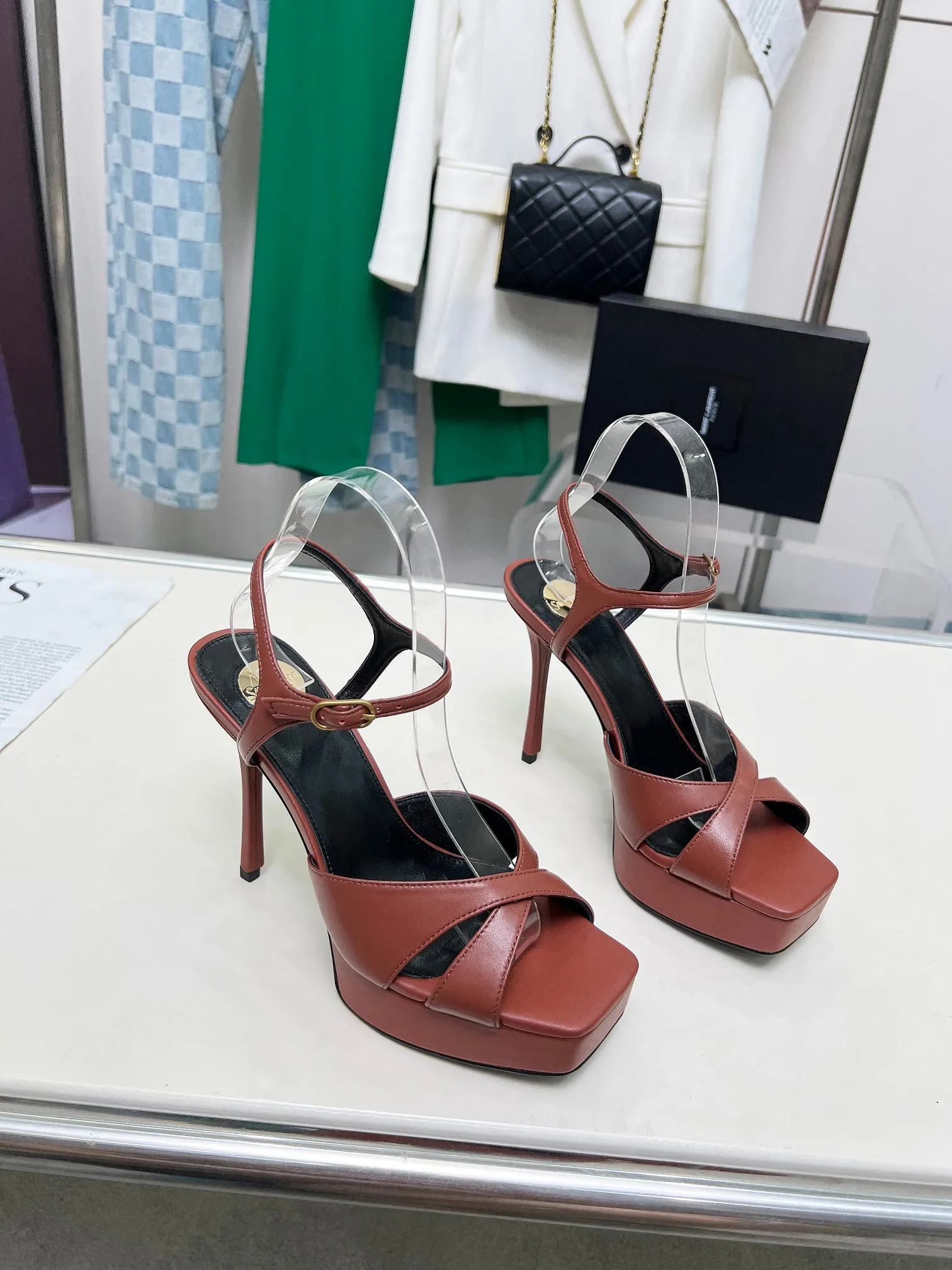 👟👟Ex-factory price 640👟👟 Saint Laurent YSL Saint Laurent sandals Upper: sheepskin surface Size 35-42 (42 is custom-made and non-returnable) Heel height 8.5cm Water platform height 2.5cm Leather outsole 2642-12